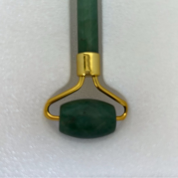 JADE FACIAL ROLLER NWT - Picture 12 of 16